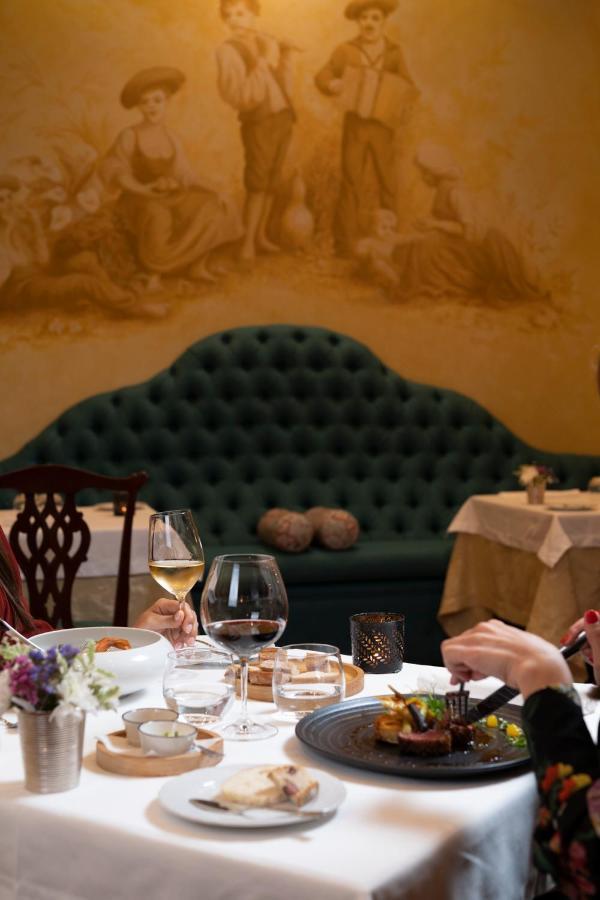 더 빈티지 하우스 - 도우로 핀하오 외부 사진 Interior of the restaurant