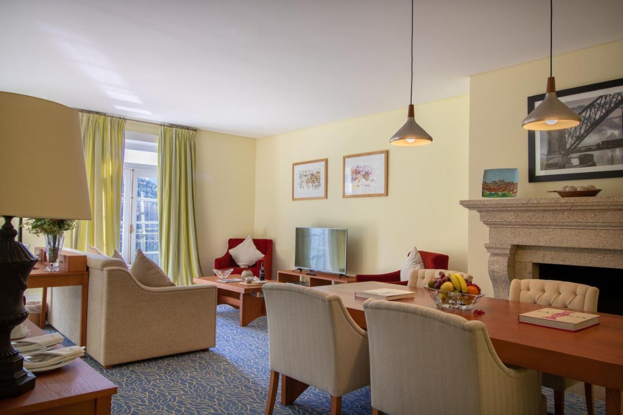 더 빈티지 하우스 - 도우로 핀하오 외부 사진 A typical living room in a student residence hall